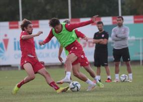 Samsunspor Teknik Direktörü Altıparmak: “Hangi takımla oynarsak oynayalım, biz kendi oyunumuzu oynarız”