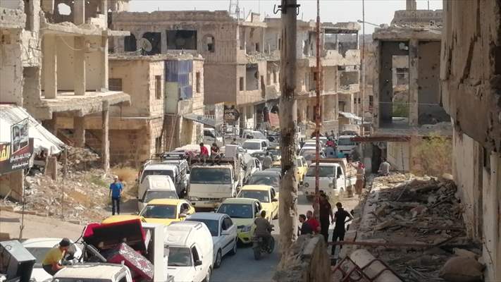 Esed rejimi Suriye’nin güneyindeki Dera’da kuşattığı mahalleye yoğun saldırı başlattı