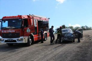 Samsun’da iki aracın çarpıştığı kazada biri hamile 2 kadın yaralandı