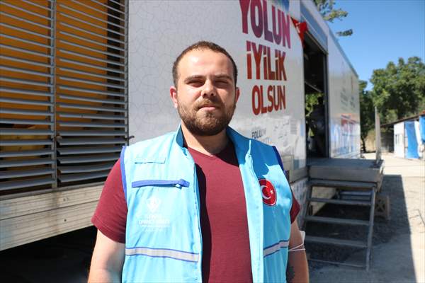 İzmir’den yaraları sarmak için Bozkurt’a gelen gönüllü bir aydır gece gündüz çalışıyor